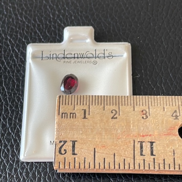 Lindenwold’s single loose stone, dark red. In original packaging - Picture 2 of 4